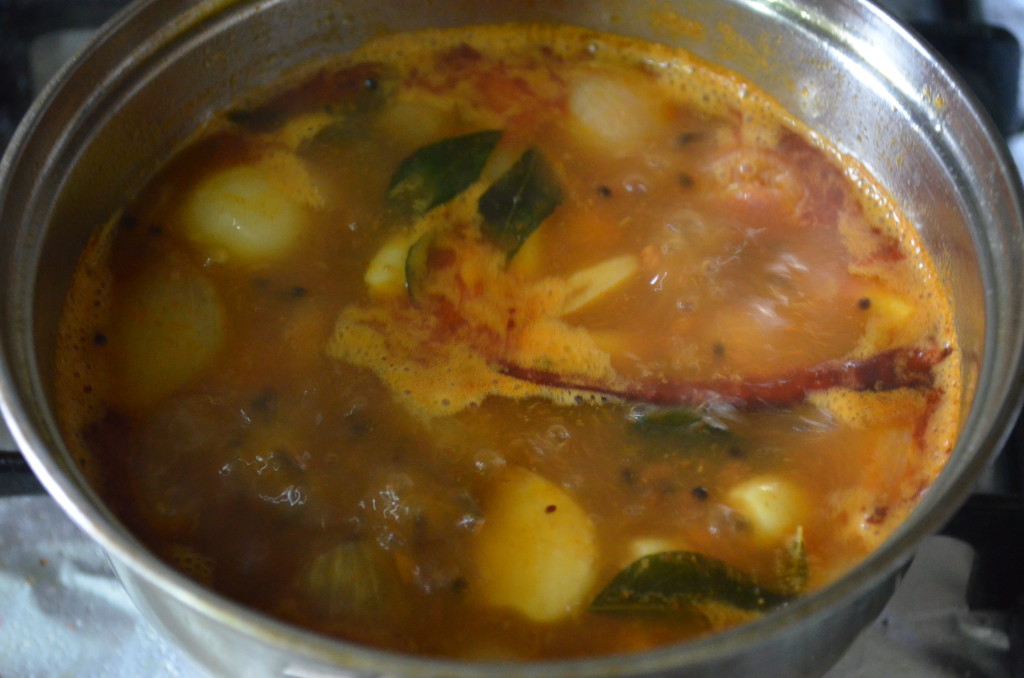 Poondu Kulambu Onion Garlic Kulambu