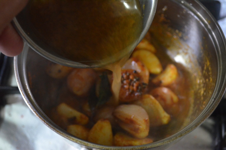 Poondu Kulambu Onion Garlic Kulambu